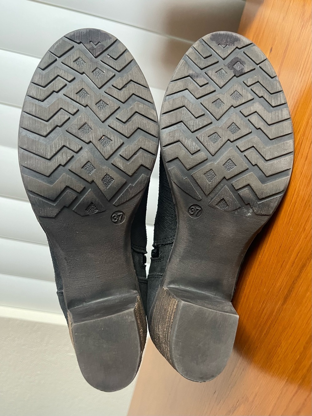 Taos Shaka 2 Ankle Boots Black Size 6-6.5 - Picture 12 of 12